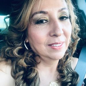 Meet your Posher, Elia